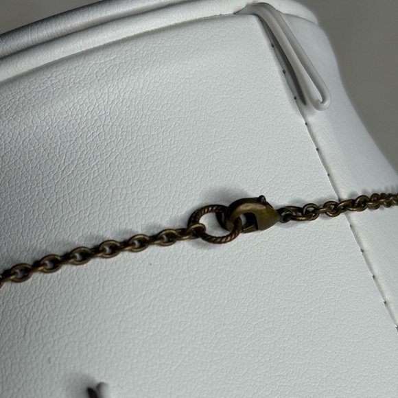 Antique Gold Tone Bee Charm Necklace - Picture 5 of 7